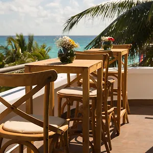 https://aspira-hotel-and-beach-club-by-tukan.allrivieramayahotels.com